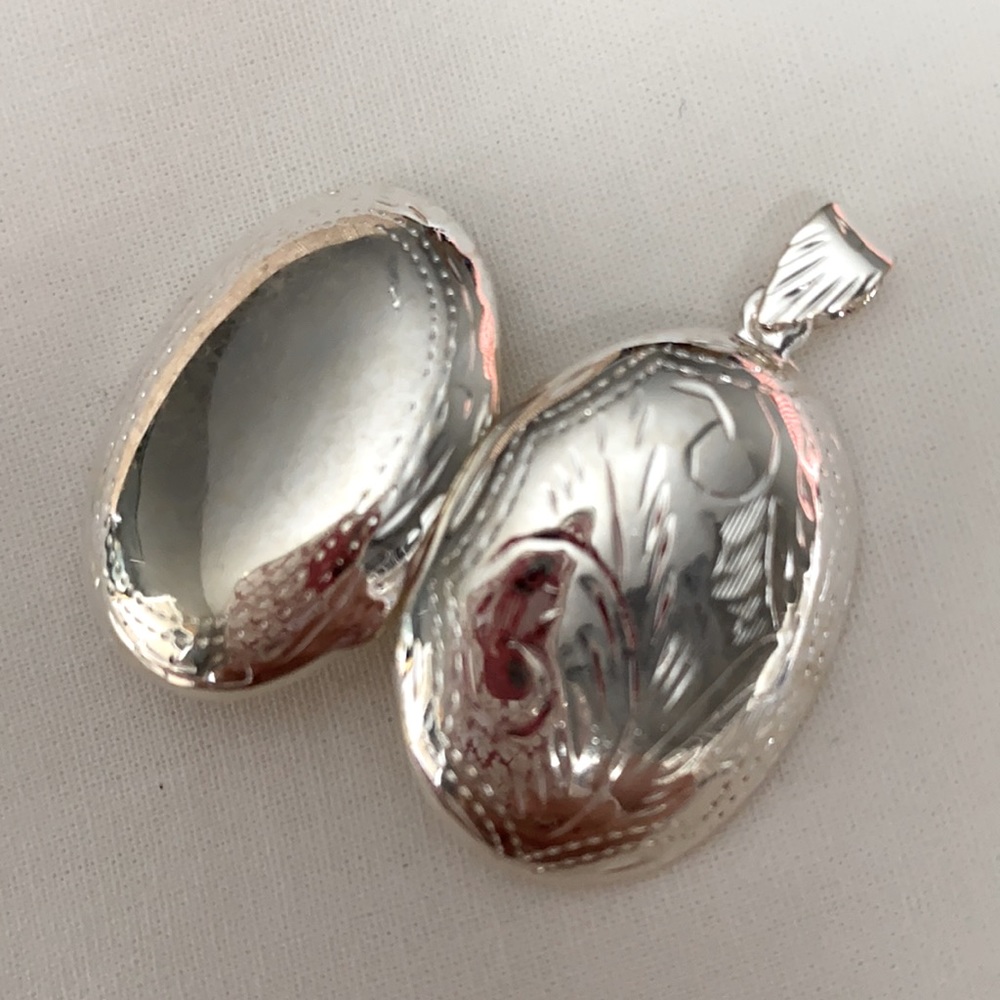 Vintage Sterling Silver Locket & silver box chain